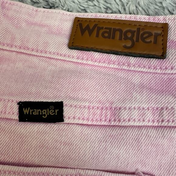 Wrangler Mid-Rise Vintage Short W Pockets Pink Denim NWOT Size 4 - Picture 7 of 9